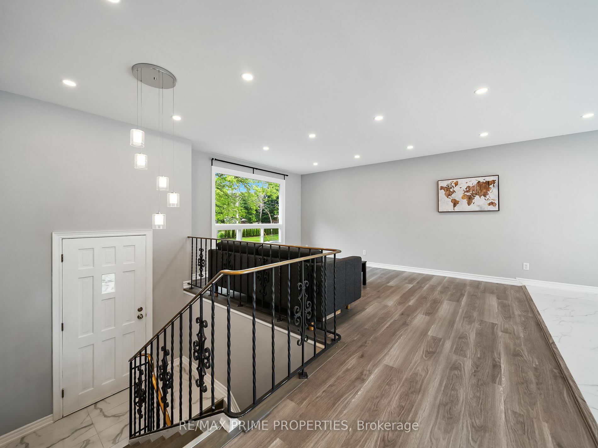 Property Photo:  691 Glen Cres  ON L3V 6R2 