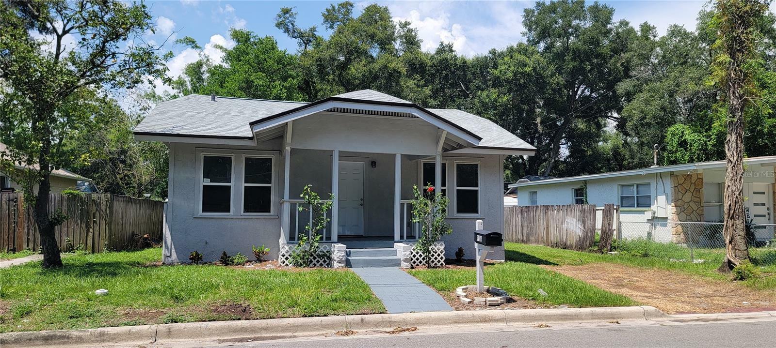 Property Photo:  918 E Ida Street  FL 33603 