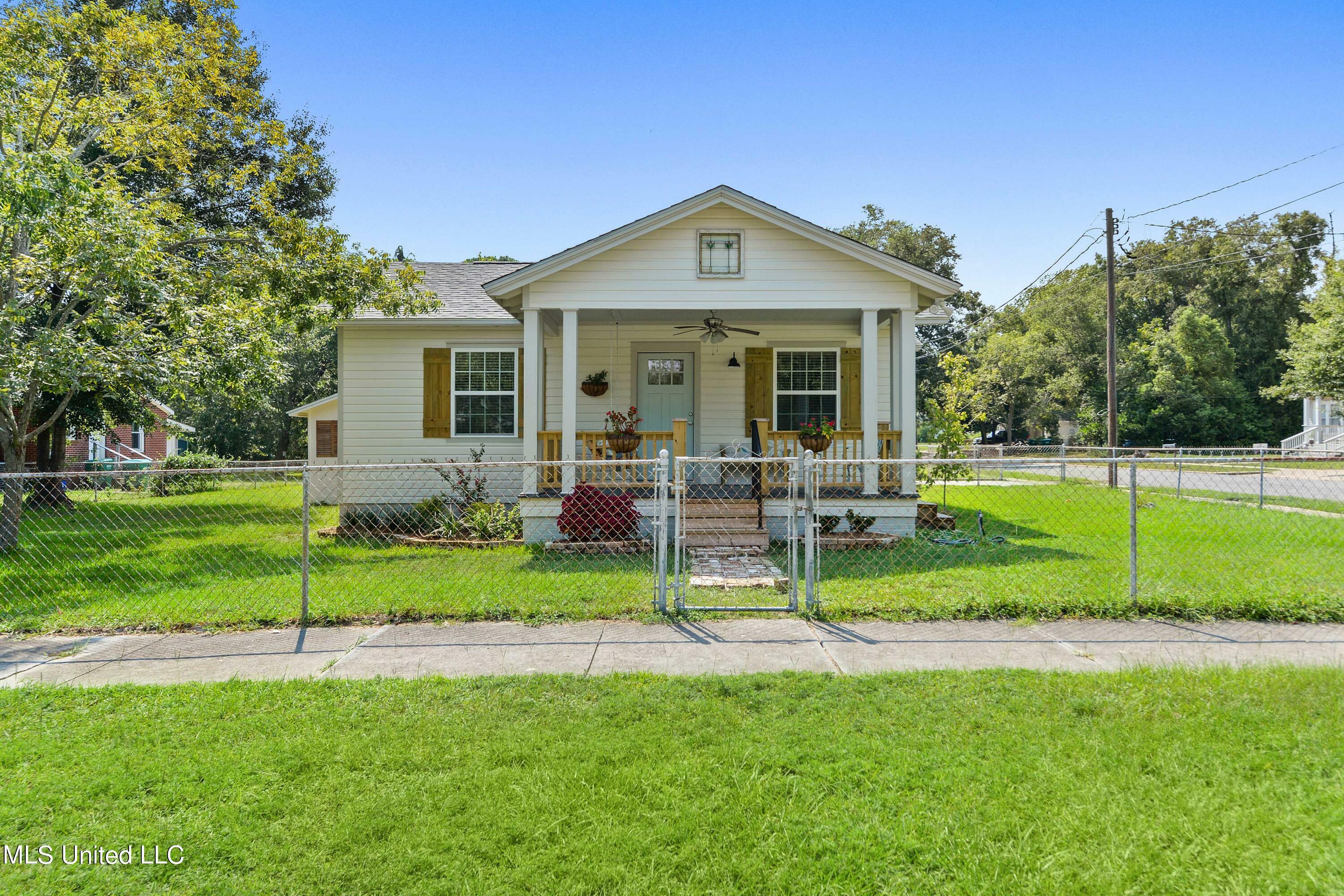 Property Photo: 1523 32nd Avenue MS 39501