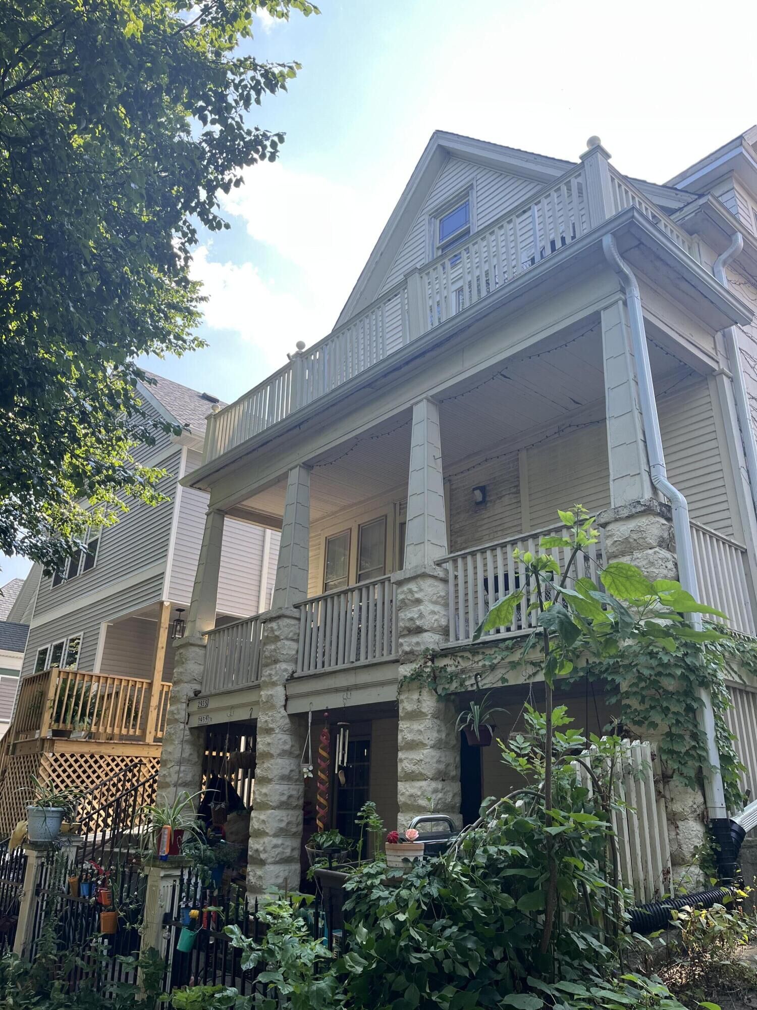 Property Photo: 2933 N Weil St WI 53212