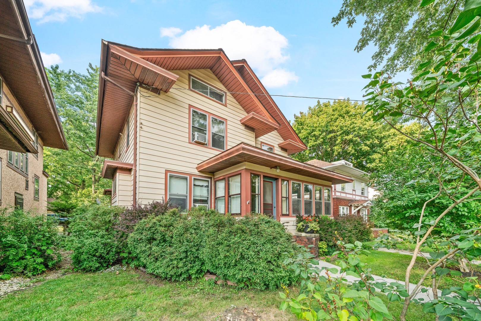 Property Photo:  727 Garfield Avenue  IL 60506 