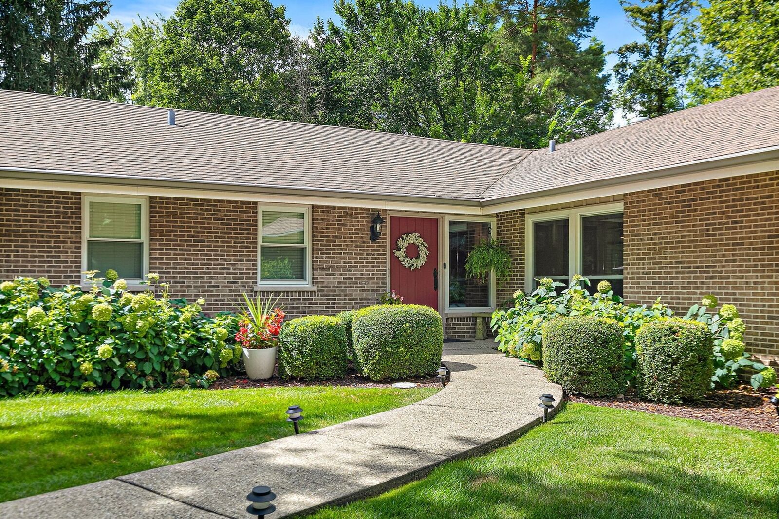 Property Photo:  565 Tanglewood Court  IL 60102 