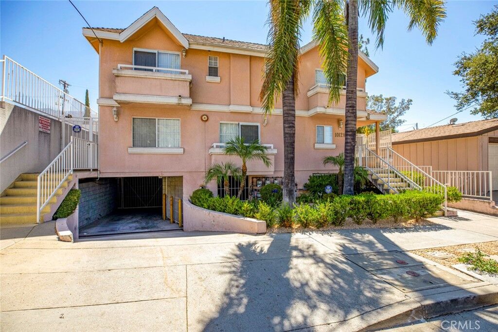 Property Photo: 10128 Hillhaven Avenue 104 CA 91042