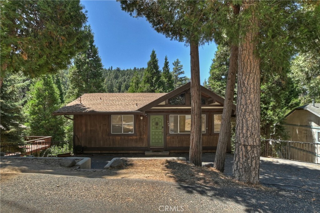 Property Photo:  744 Bergschrund Drive  CA 92325 