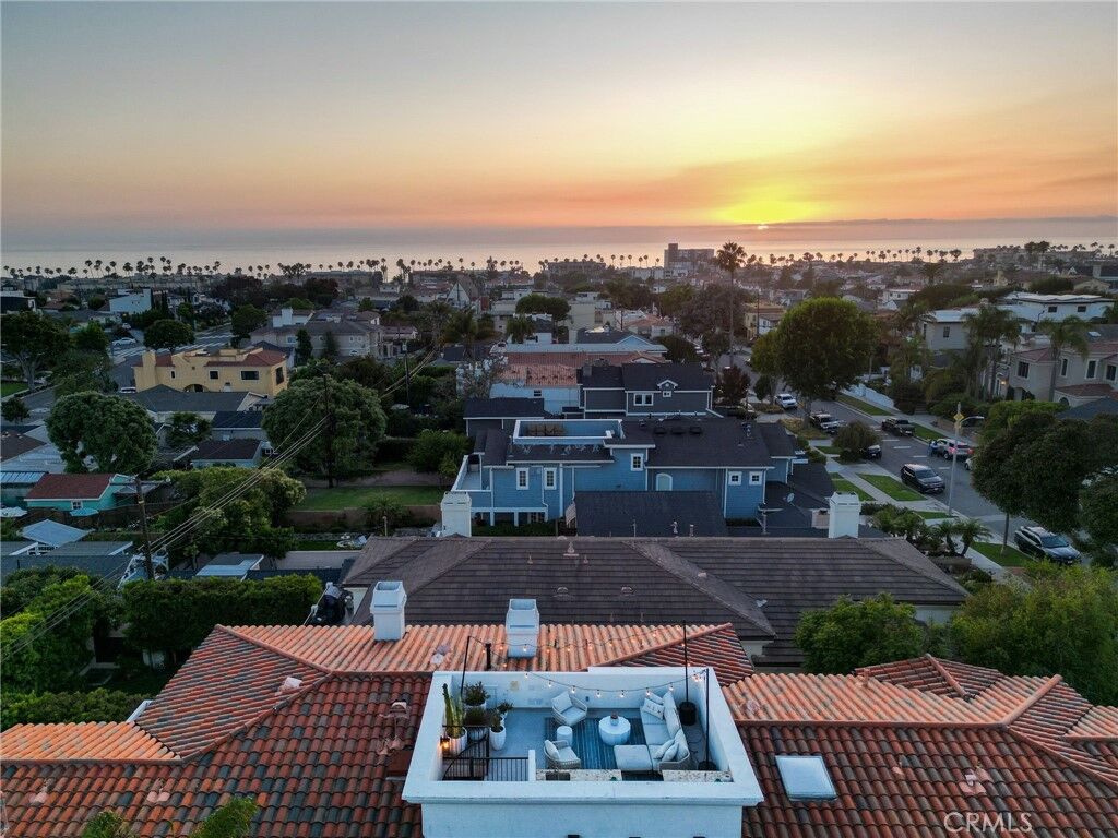 Property Photo: 700 Avenue C CA 90277