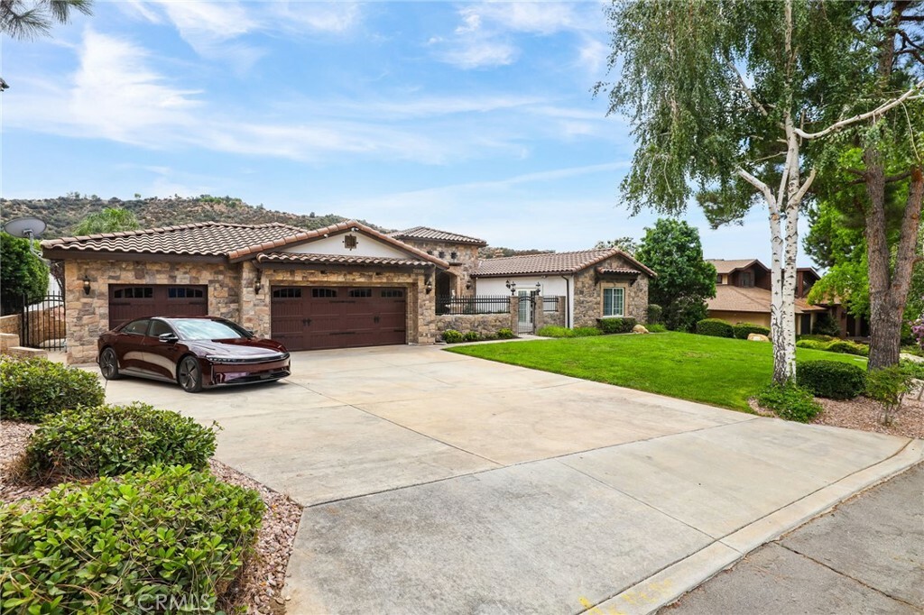 Property Photo:  36999 Oak View Road  CA 92399 