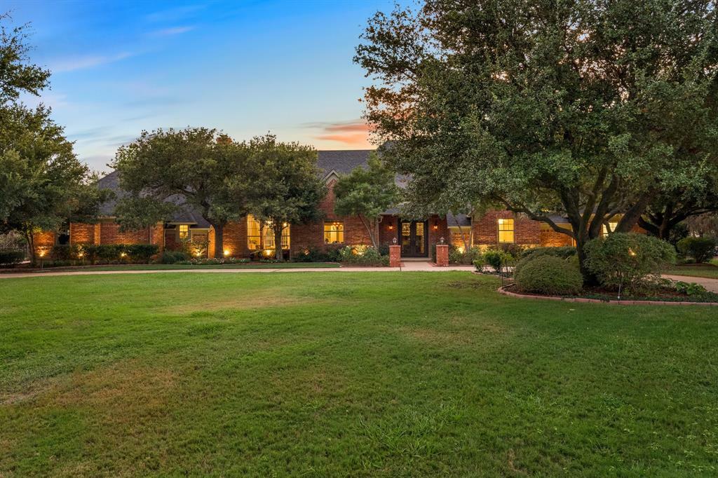 Property Photo:  901 Saint James Drive  TX 75069 