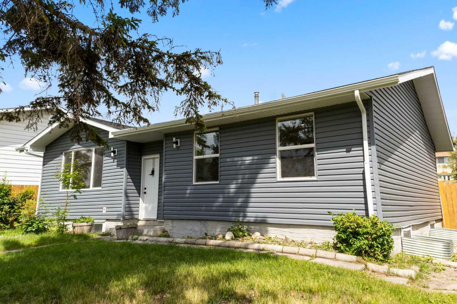 Property Photo:  252 Queensland Drive SE  AB T2J 3R8 