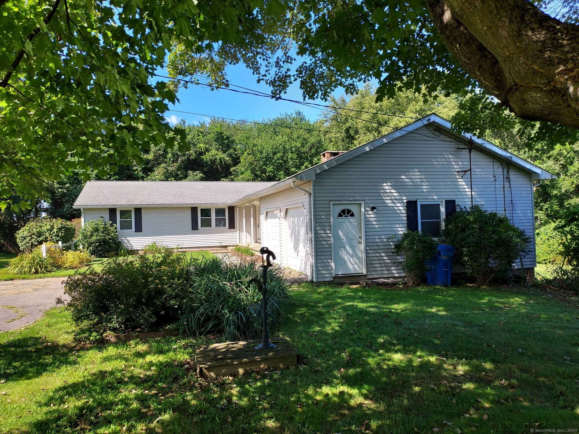 Property Photo:  185 Burnt Hill Road  CT 06248 