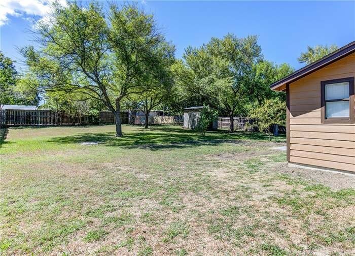 Property Photo:  405 Casa Loma Street  TX 78610 