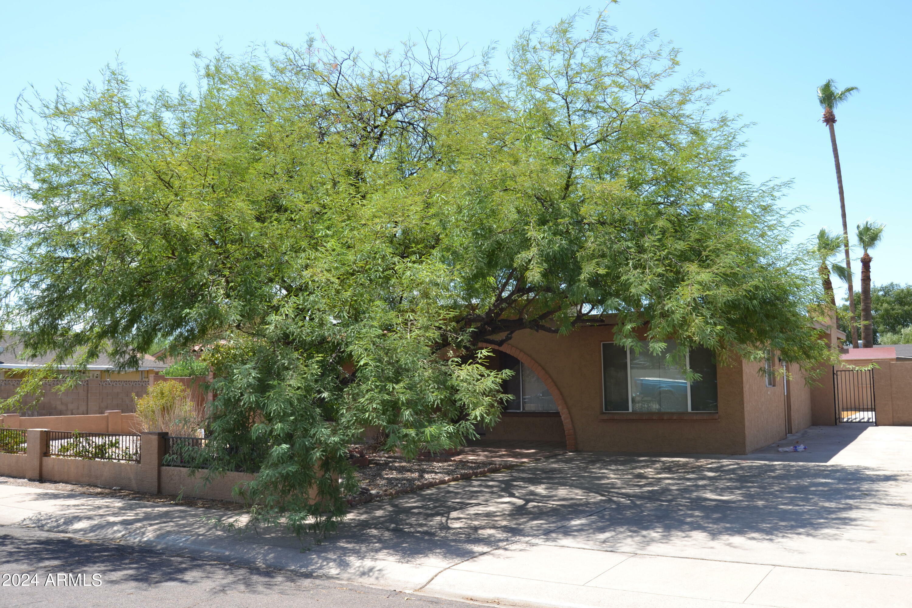 Property Photo:  2922 S Juniper Street  AZ 85282 