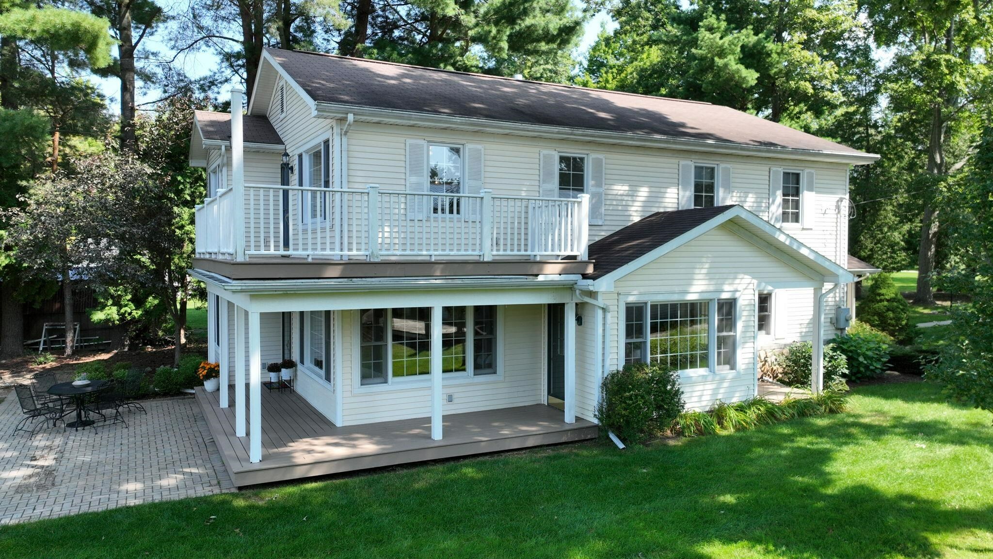 Property Photo:  7 E Lakeshore  MI 48628 