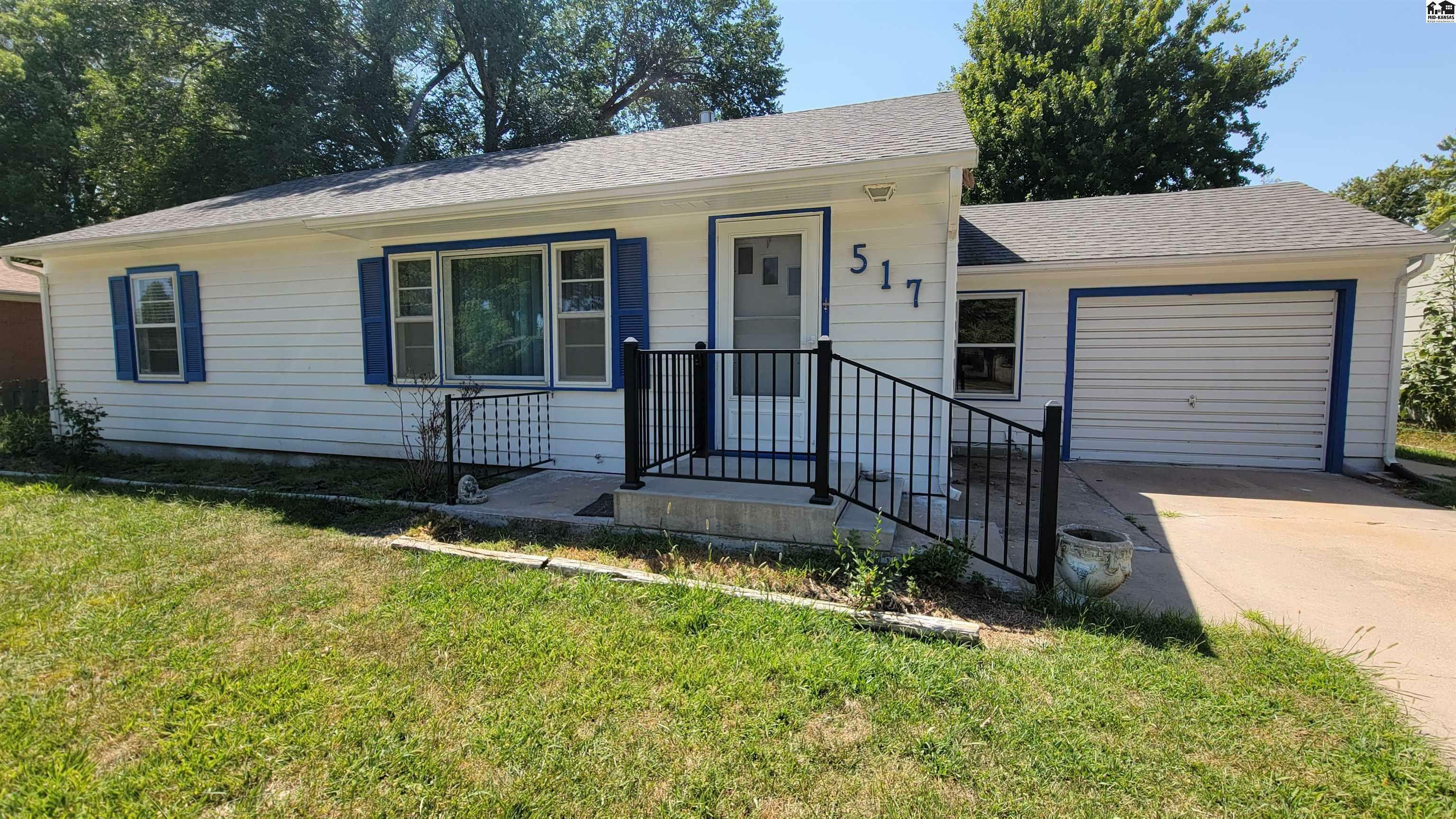 Property Photo:  517 N Weaver St  KS 67062-9044 