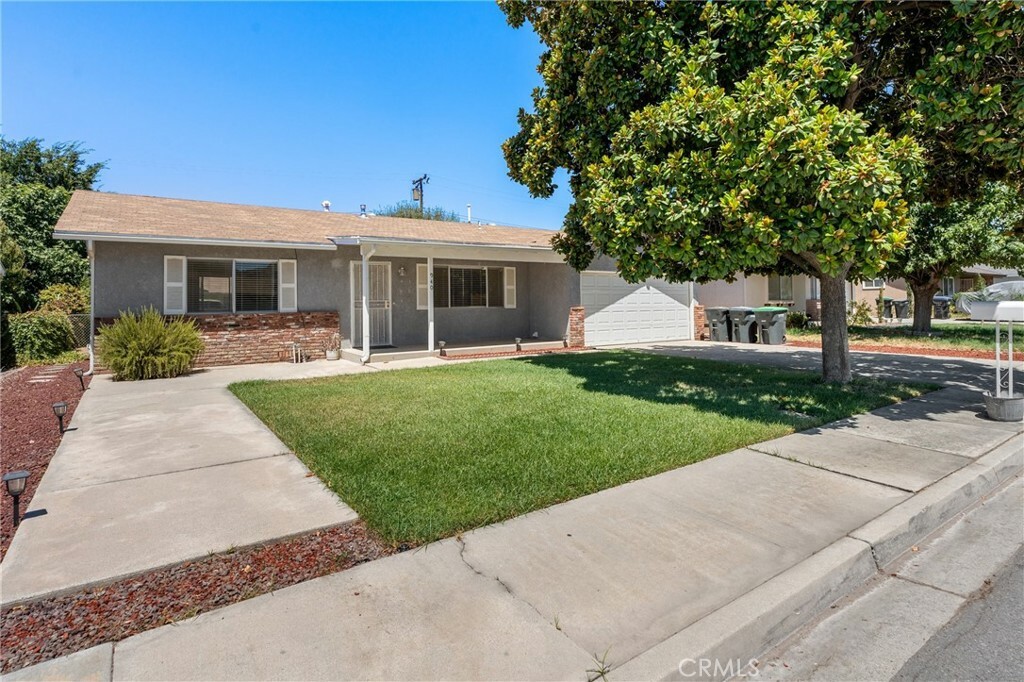 Property Photo:  940 Shellie Lane  CA 92543 