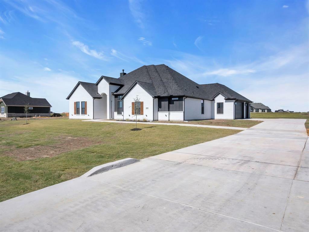 Property Photo:  541 N Armstrong Road  TX 76084 