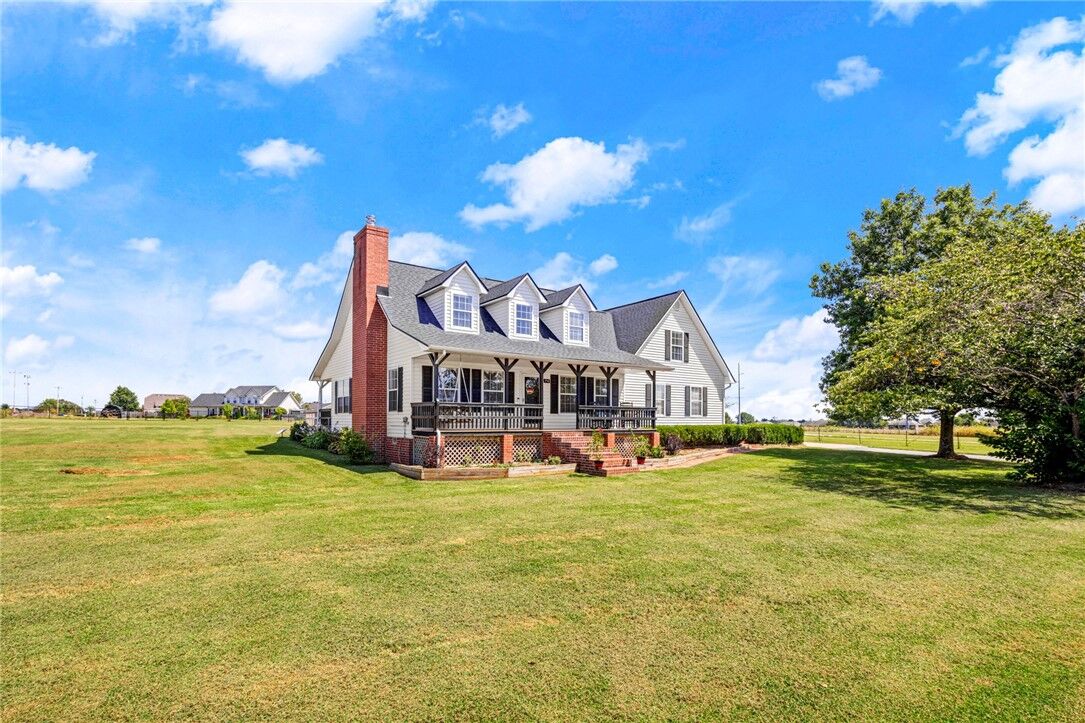 Property Photo: 1092 N Main Street AR 72719