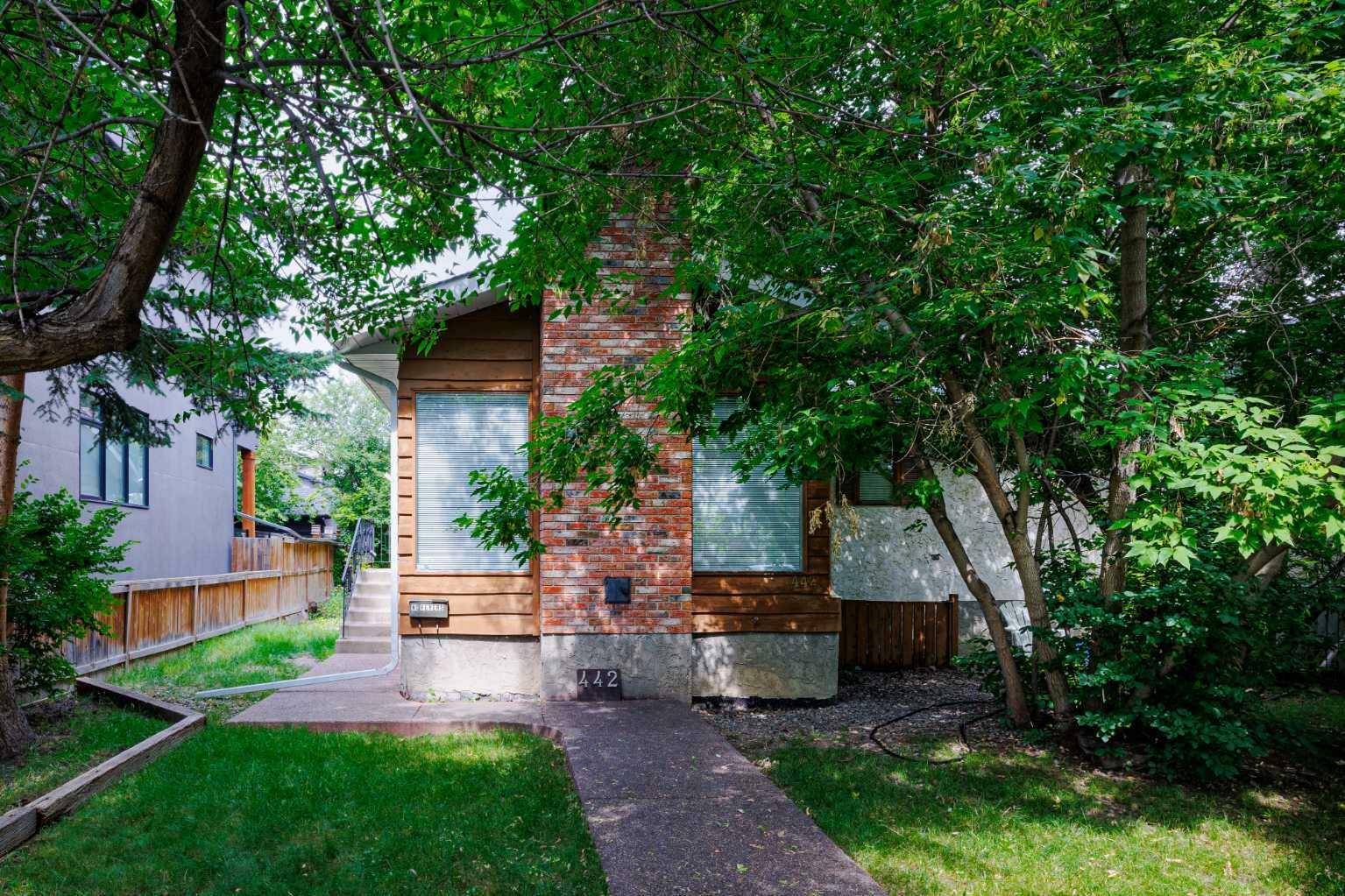 Property Photo:  442 27 Avenue NW  AB T2M 2H6 