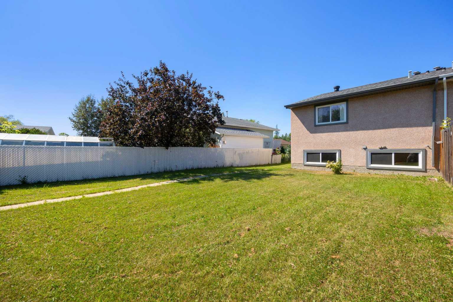 Photo de la propriété:  273 Ross Haven Drive  AB T9H 3P2 