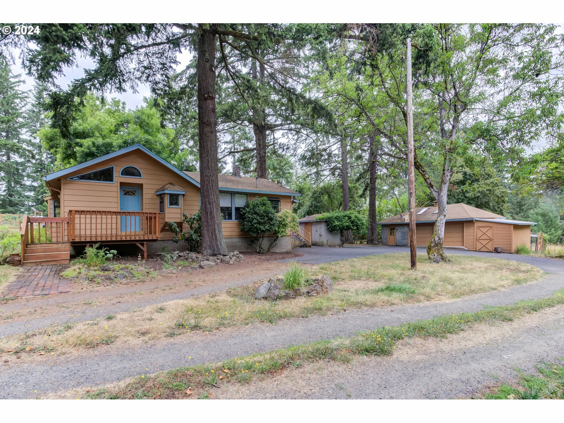 Property Photo:  3601 SE Woodburn Rd  WA 98671 