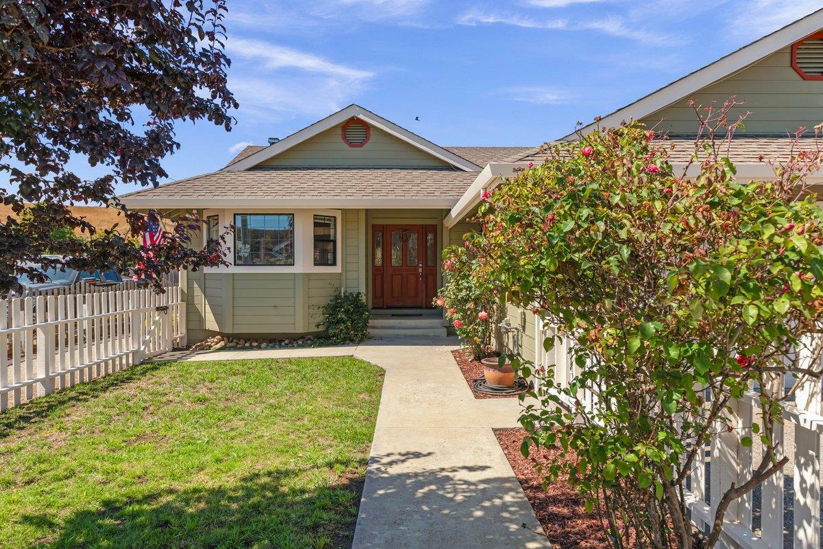 Property Photo:  730 North Street  CA 94060 