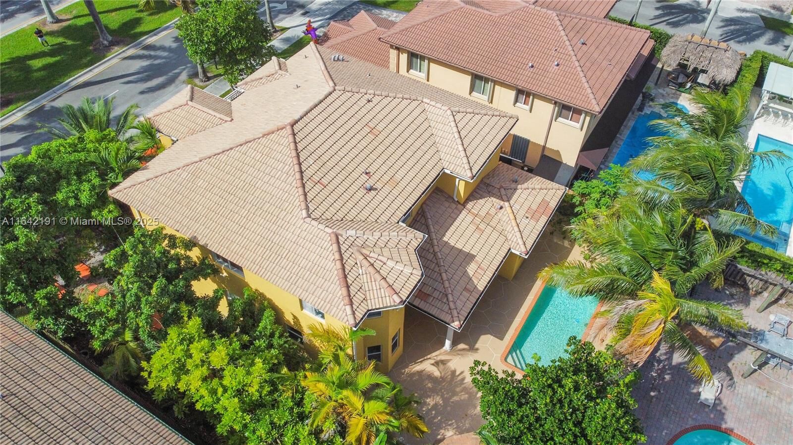 Property Photo:  6049 SW 165th Ave  FL 33193 