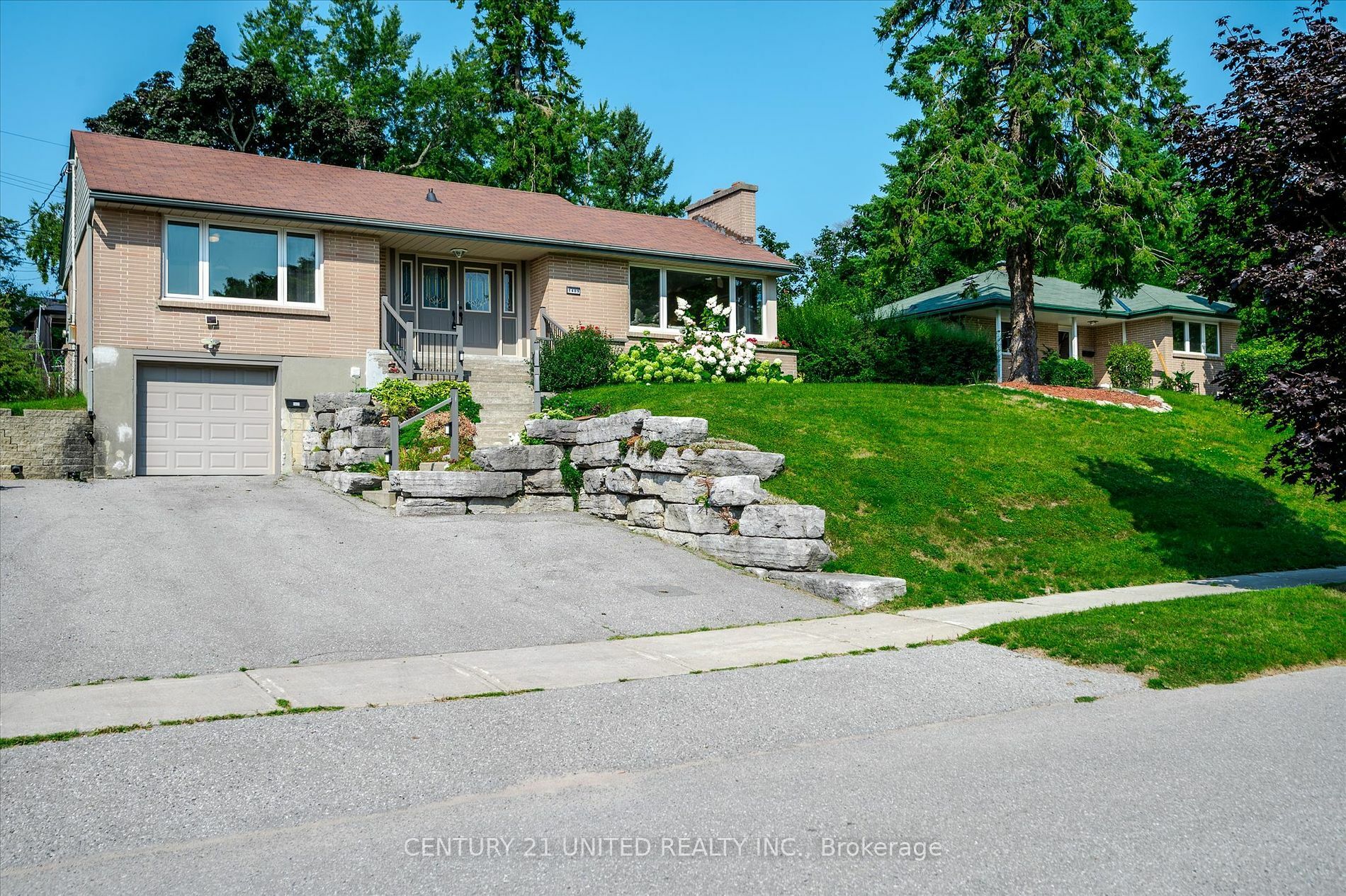 Photo de la propriété:  1489 Glencairn Ave  ON K9J 6S2 