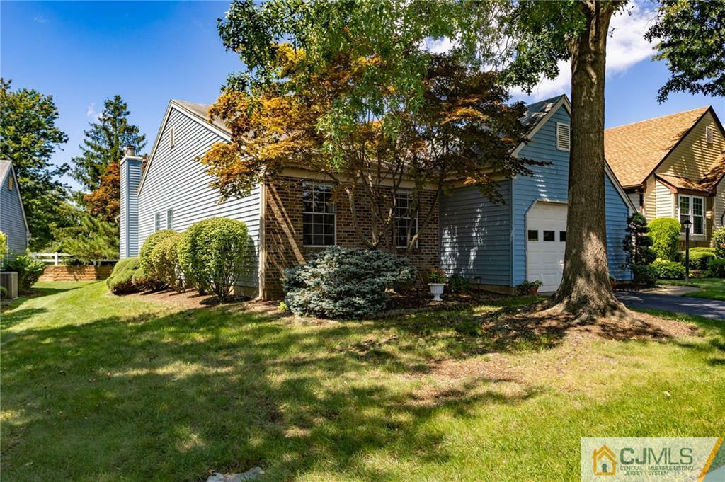 Property Photo:  3 Patrick Henry Court  NJ 08831 