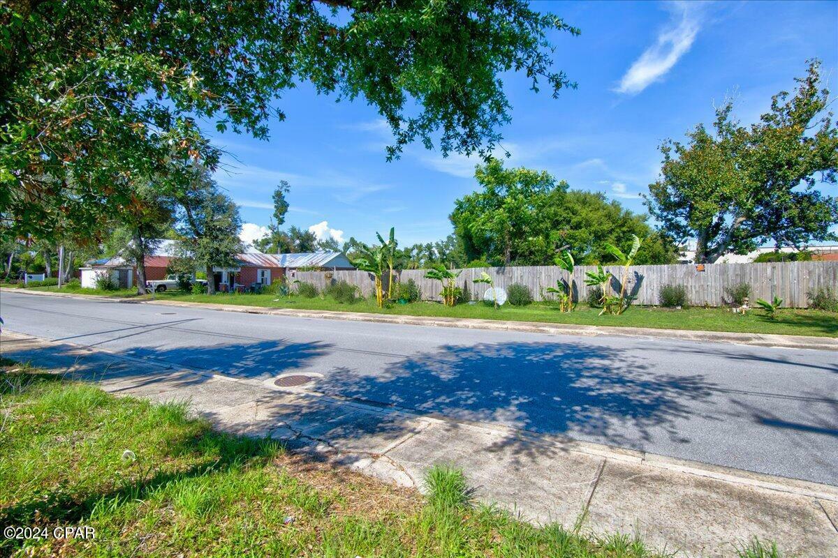 Property Photo:  612 McKenzie Avenue  FL 32401 