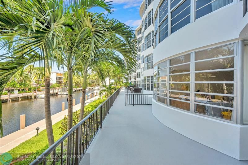 Property Photo:  3051 NE 48th St 103  FL 33308 