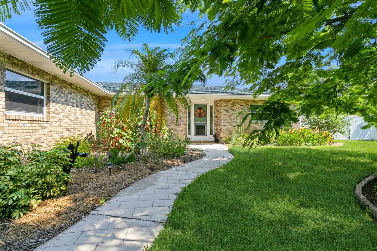 Property Photo:  1220 Poplar Avenue  FL 34285 