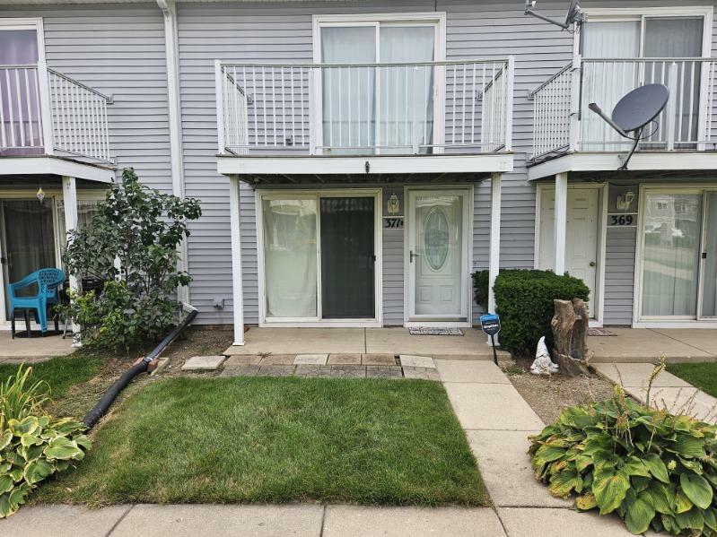 Property Photo:  371 Meadow Green Lane  IL 60073 