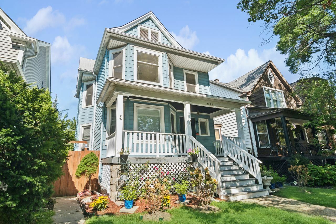 Property Photo:  2308 N Monticello Avenue  IL 60647 