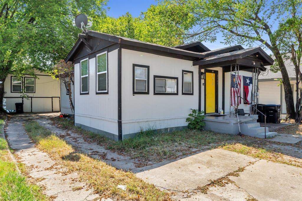 Property Photo:  2105 Walnut Street  TX 75401 