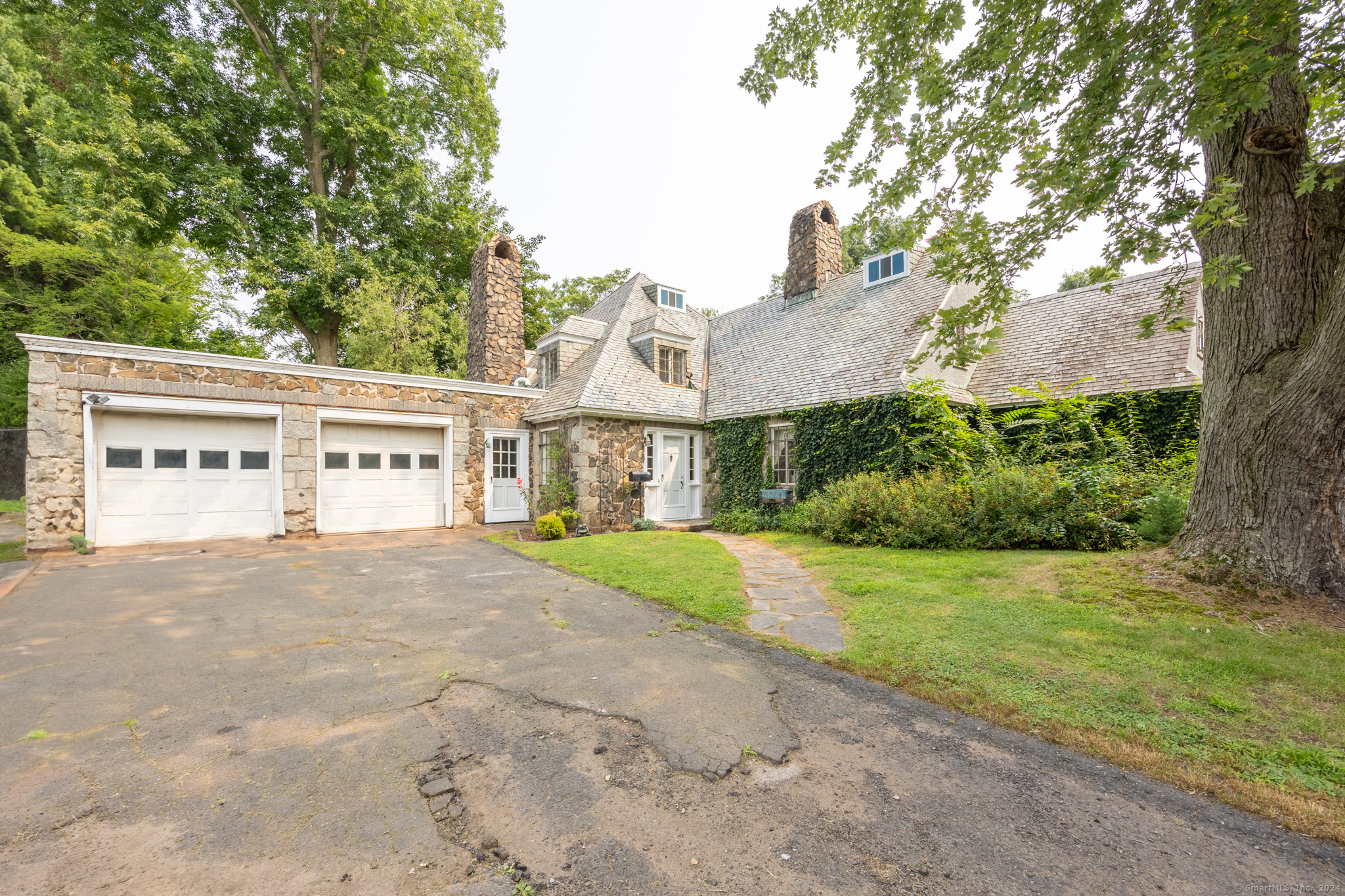 Property Photo:  5 Riverview Road  CT 06067 