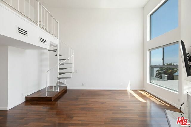 Property Photo:  1129 Larrabee St 13  CA 90069 