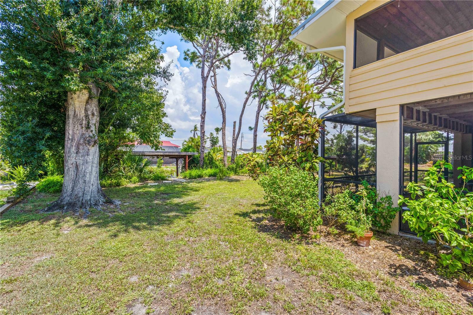 Property Photo:  1064 Newton Street  FL 34224 