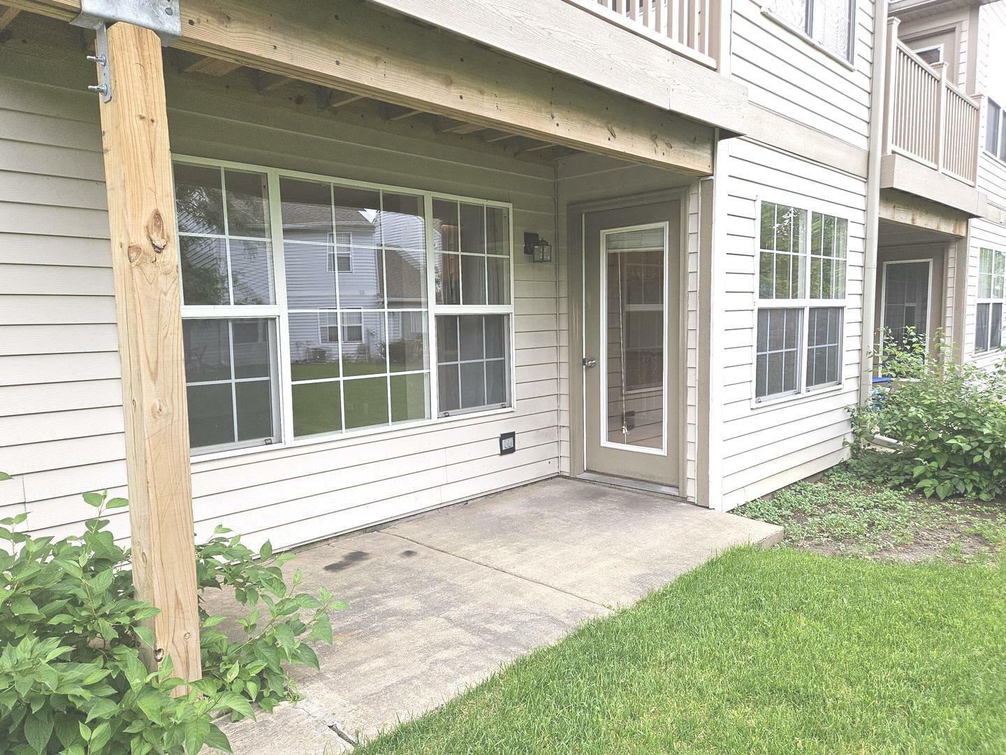 Property Photo:  1321 N Red Oak Circle 1  IL 60073 