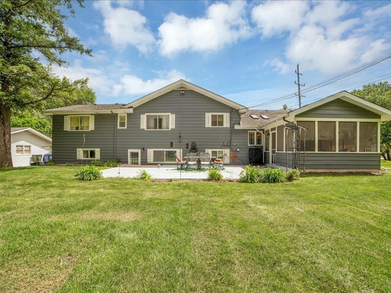 Property Photo:  5 Meisinger Lane  IL 60540 