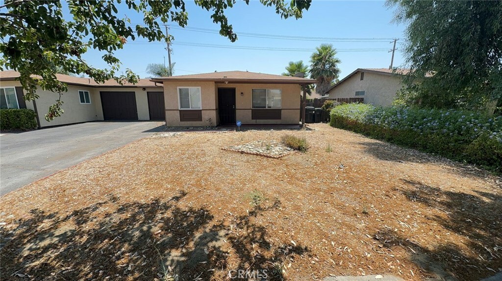 Property Photo:  1915 Calle Pasito  CA 92545 