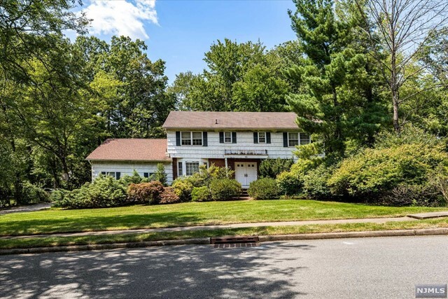 Property Photo:  10 Flanders Drive  NJ 07058 