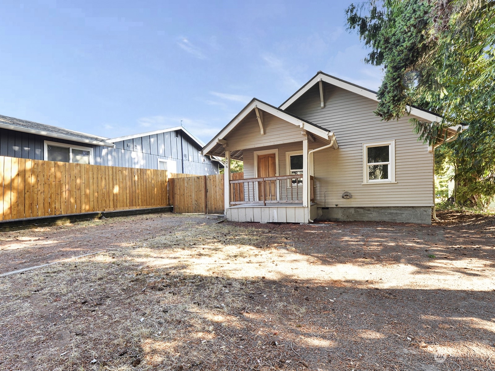 Property Photo:  626 E 51st Street  WA 98404 