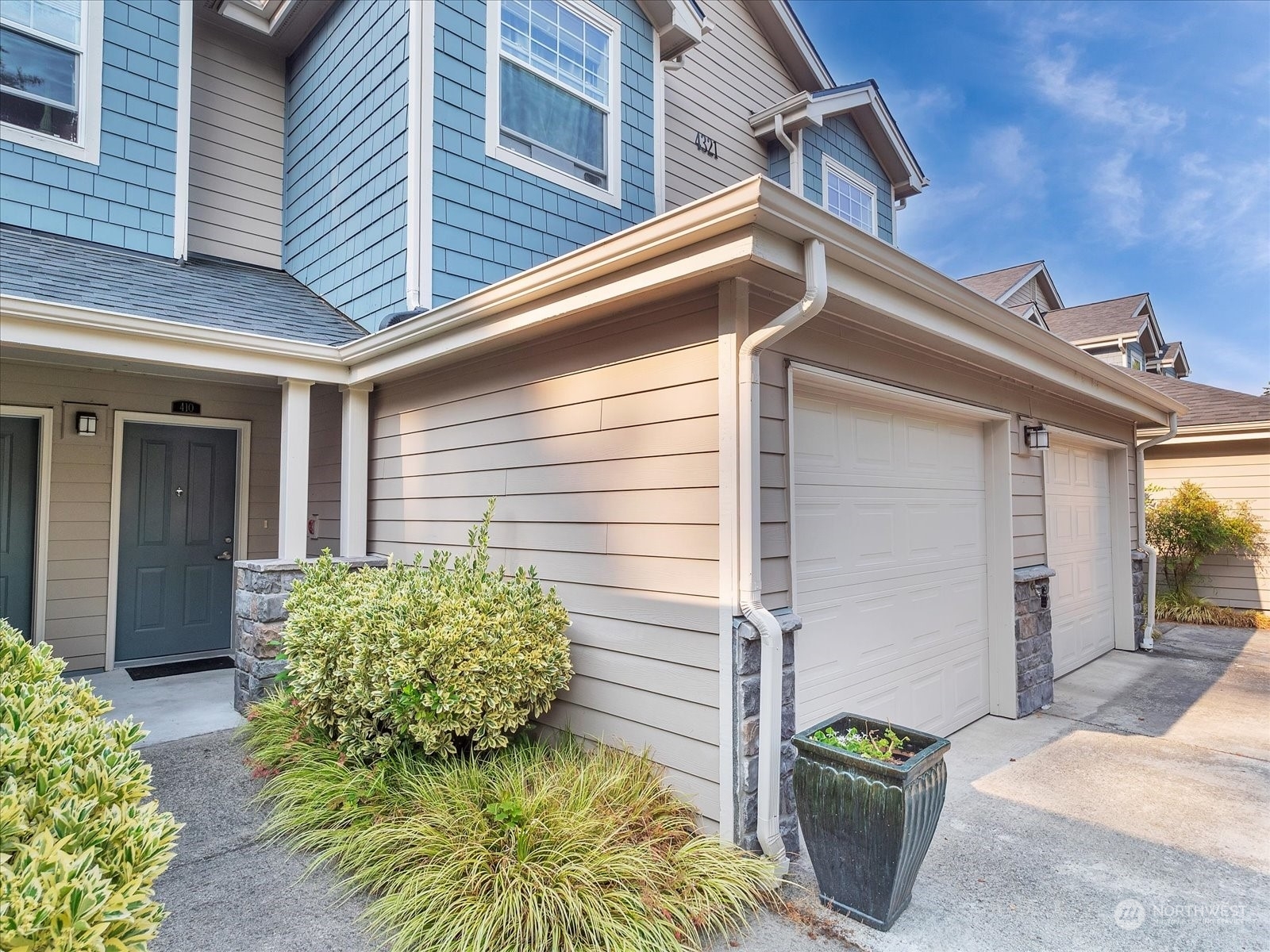 Property Photo:  4321 Issaquah Pine Lake Road SE 410  WA 98075 