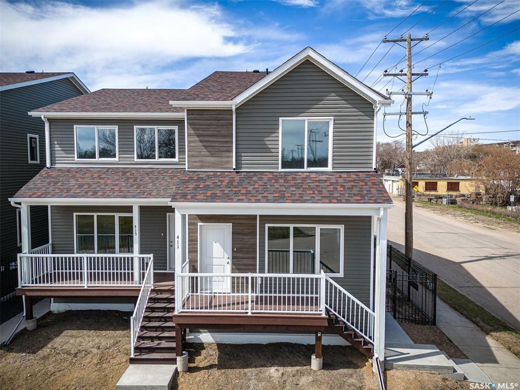 Property Photo:  423 L Avenue S  SK S7M 5Y6 