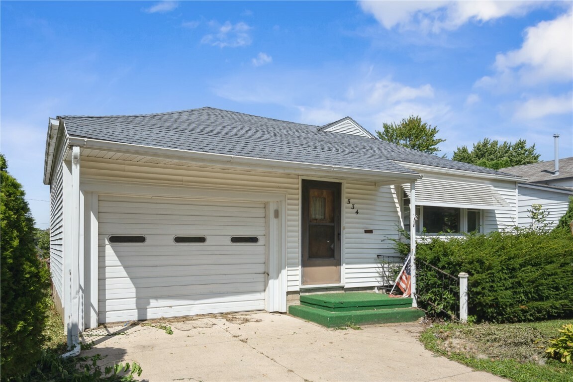 Property Photo:  534 4th Avenue SE  IA 50662 