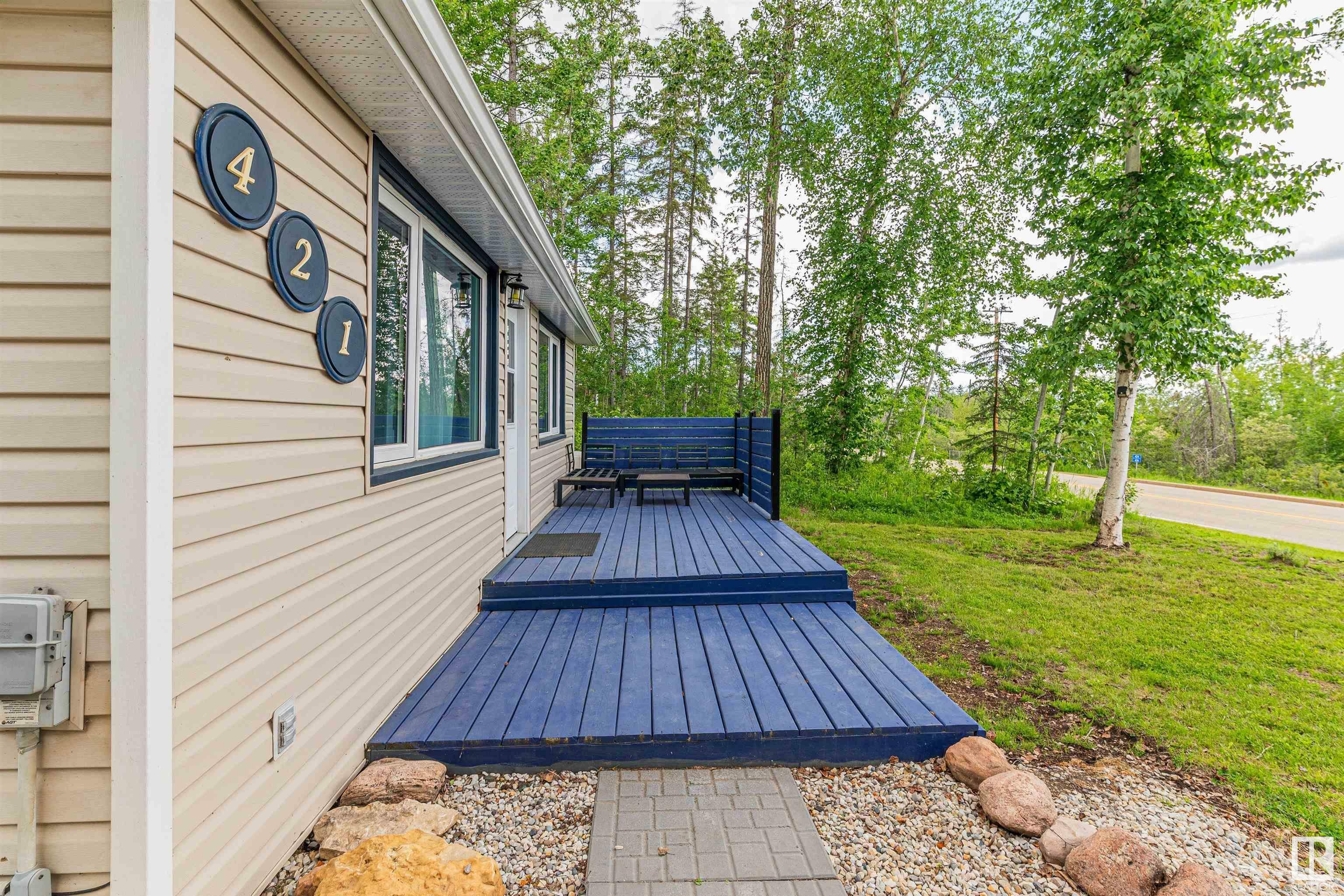 Property Photo:  421 Lakeview Drive  AB T0E 1V0 