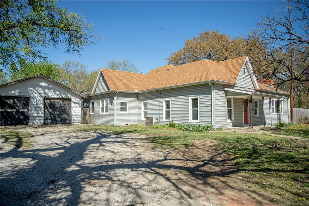 Property Photo:  619 N Wood Street  KS 67333 