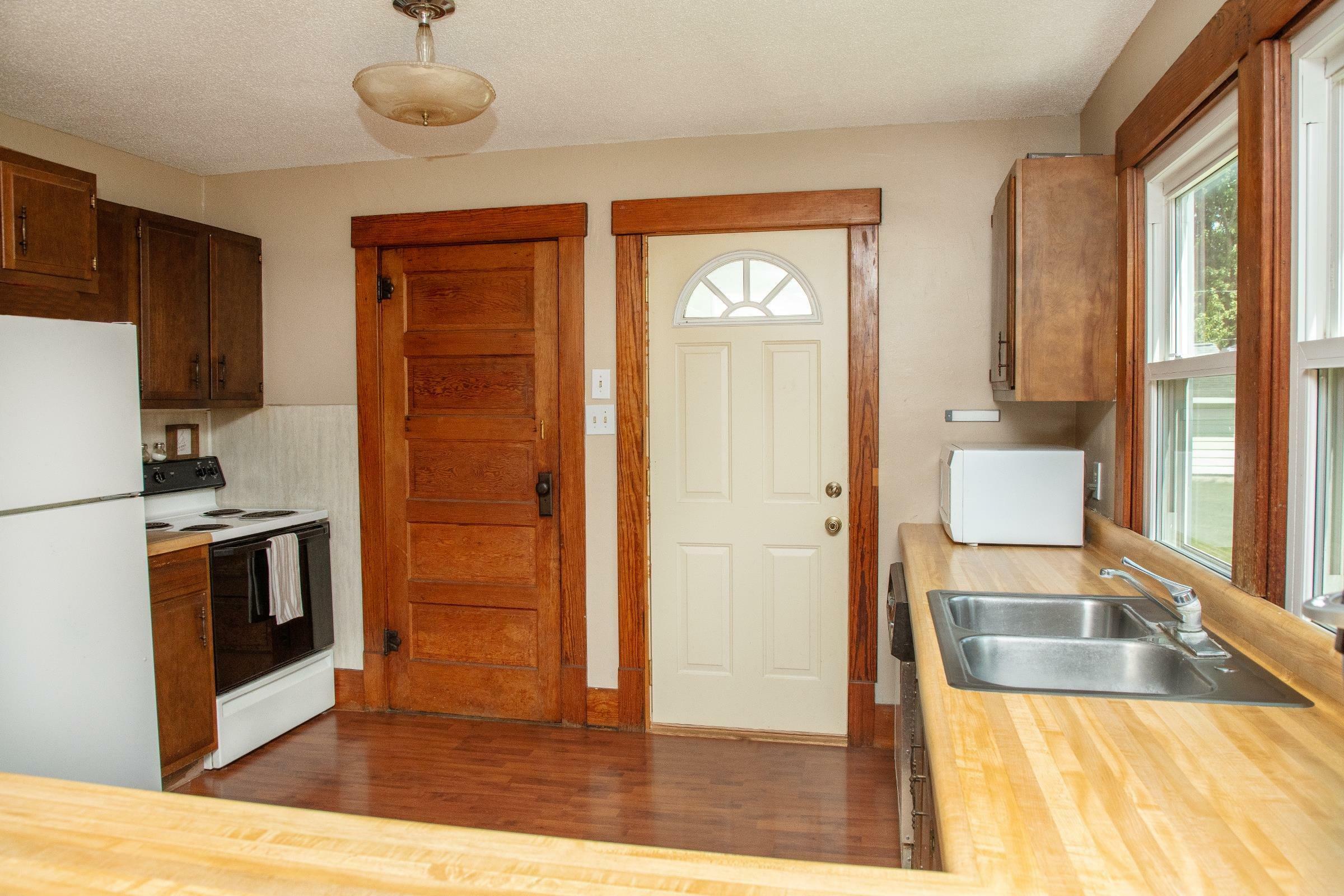 Property Photo:  222 8th Street  IA 50602 