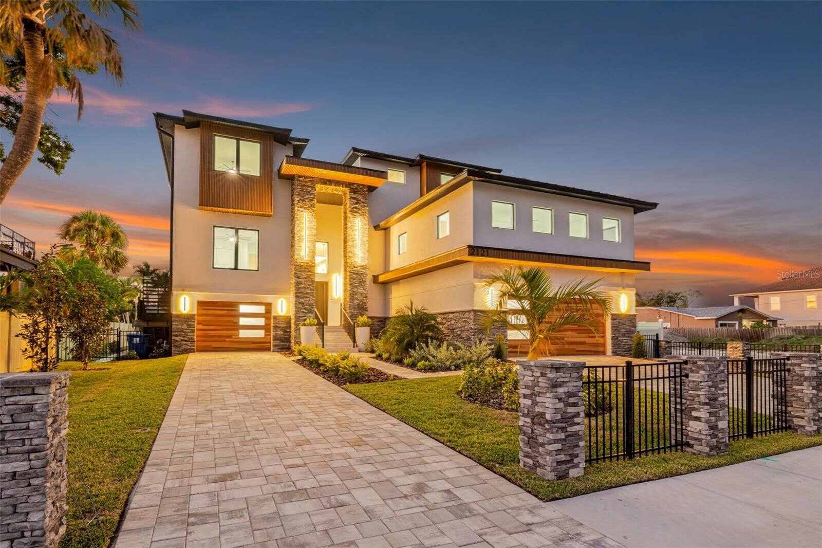Property Photo:  2121 Bayou Grande Boulevard NE  FL 33703 