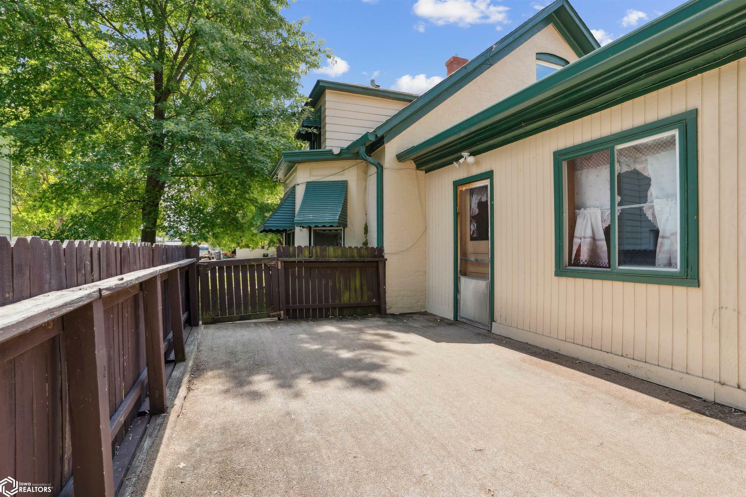 Property Photo:  1160 Ash Street  IA 52601 