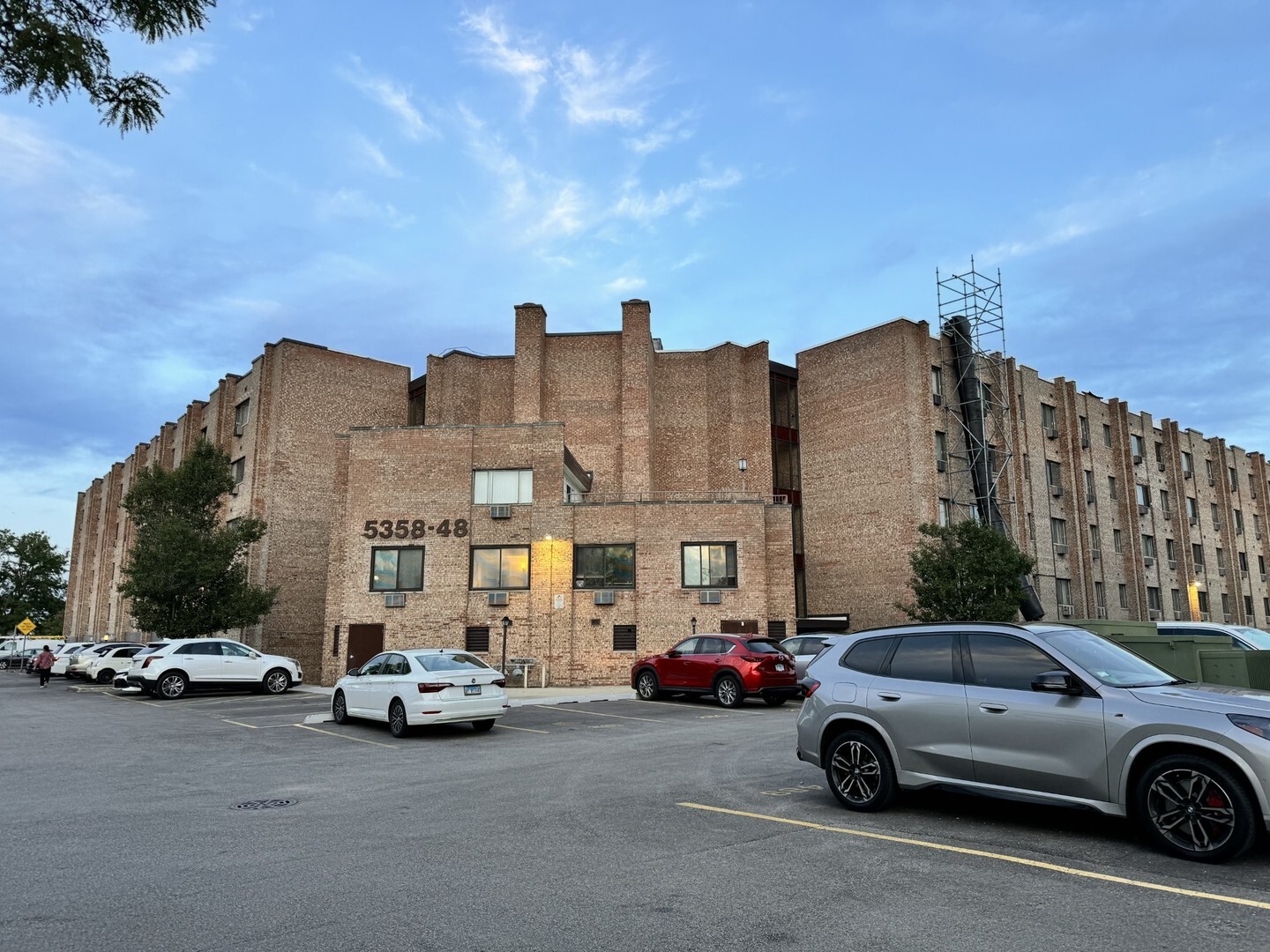 Property Photo: 5348 N Cumberland Avenue 204 IL 60656